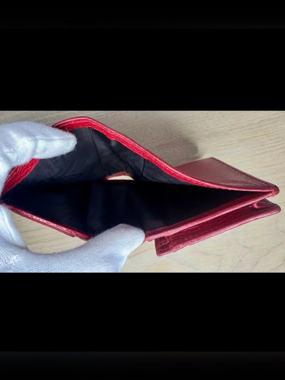 Gucci Red Pebbled Leather Card Holder with Gold Double G Hardware